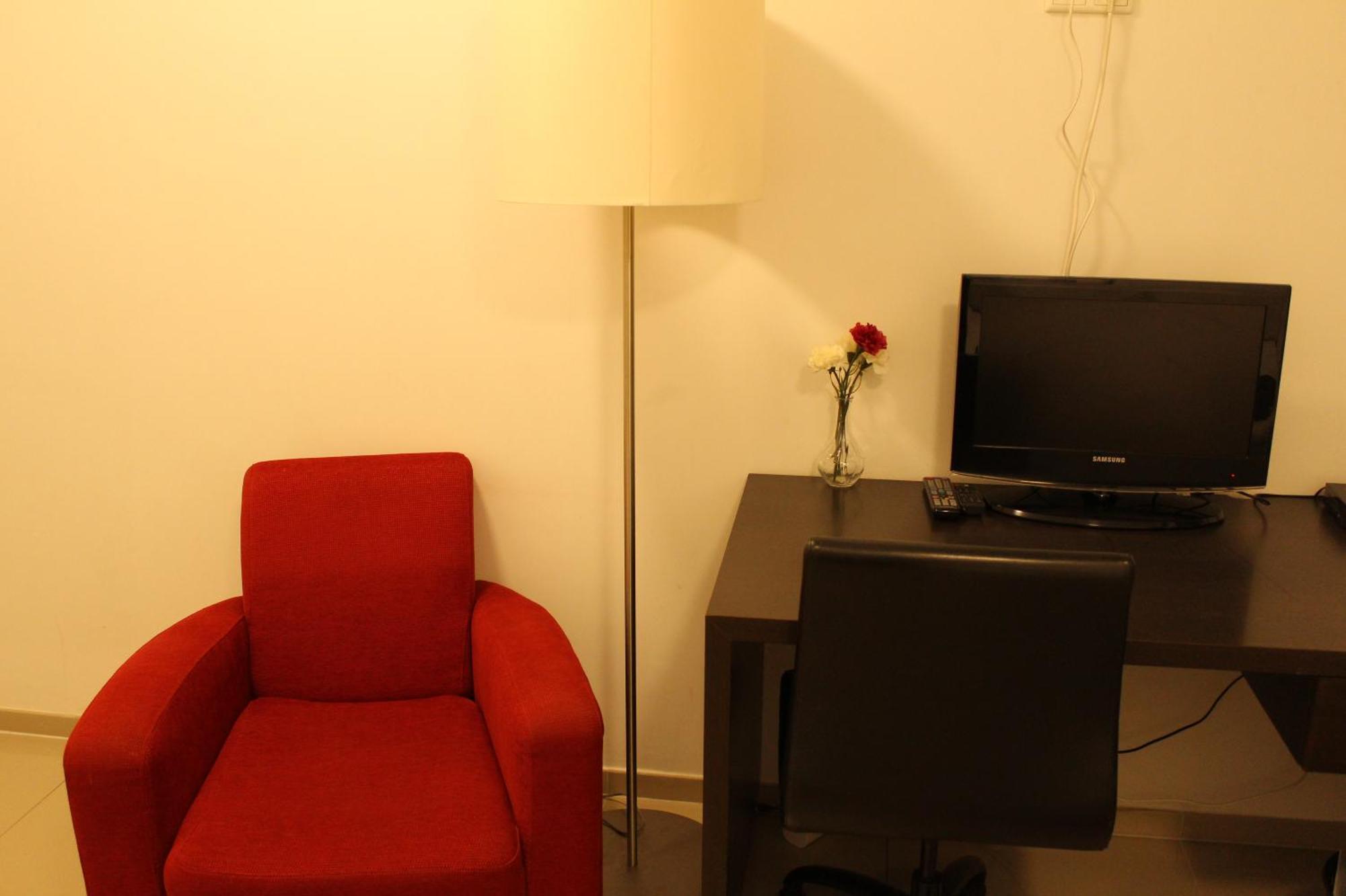 Momomotel - Self Check-In Hotel Am Stadion Кьолн Екстериор снимка